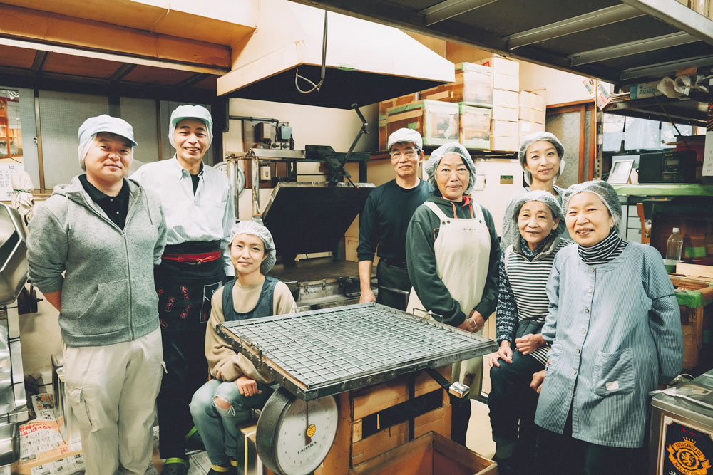 小倉屋製菓『鉄板焼せんべい』東京 池袋 雑司が谷の名物 集合写真